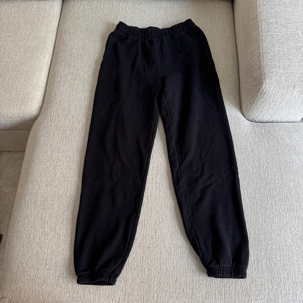Aritzia TNA Cozy Boyfriend Fleece Black Sweatpants